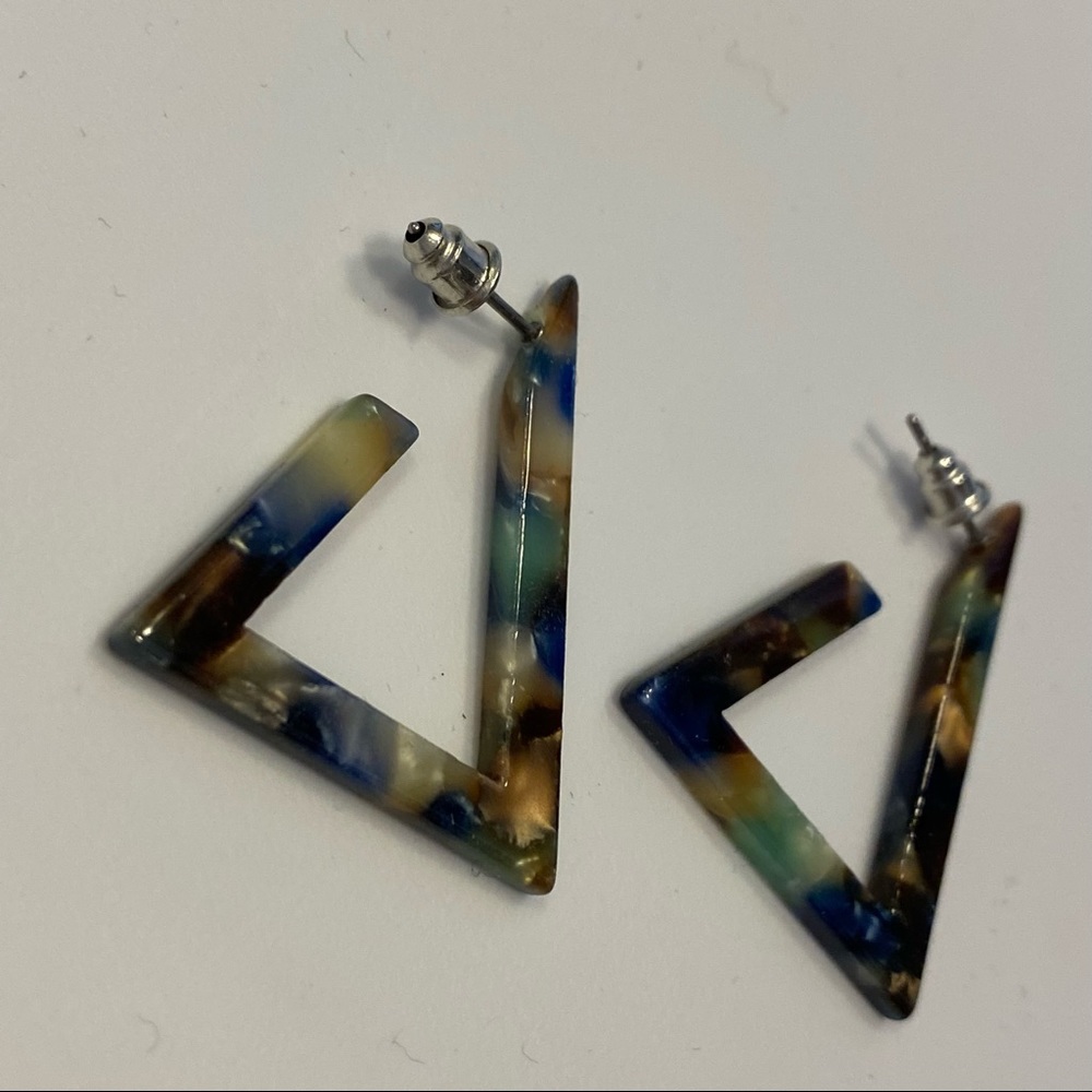Resin Angle Earrings - Picture 6 of 9